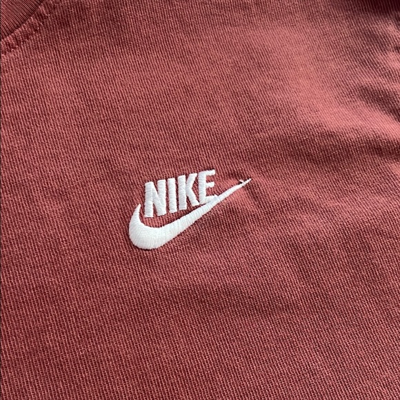 Nike Red Boxy Crop T-Shirt Short Sleeve - Picture 2 of 4